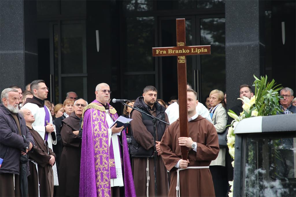 231107 sprovod i misa fra Branko Lipša 31