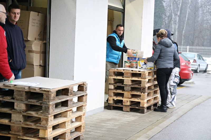 Varazdin Caritas podjela predbozicnih obiteljskih paketa 16122022 07